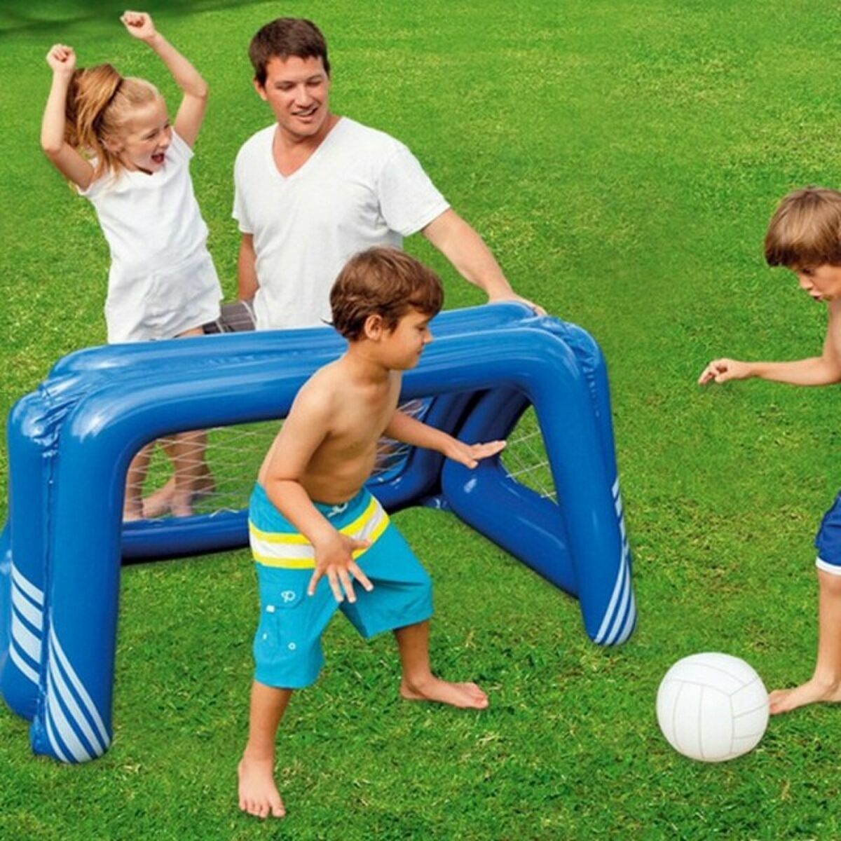 Juegos al aire libre con la hinchable portería para niños Intex, diversión familiar y deportiva.