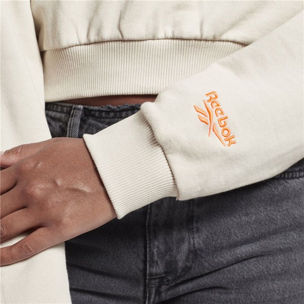 V2H1421F221B16595C38AC4EC0501021C9CR7685927P8