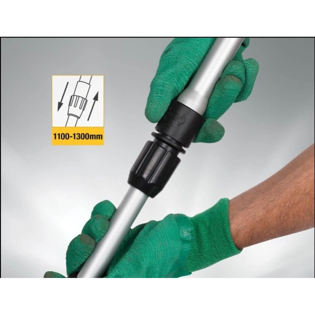 Cortabordes Powerplus 400 W: ajuste de extensión del mango de 1100-1300mm para mayor comodidad en el jardín.