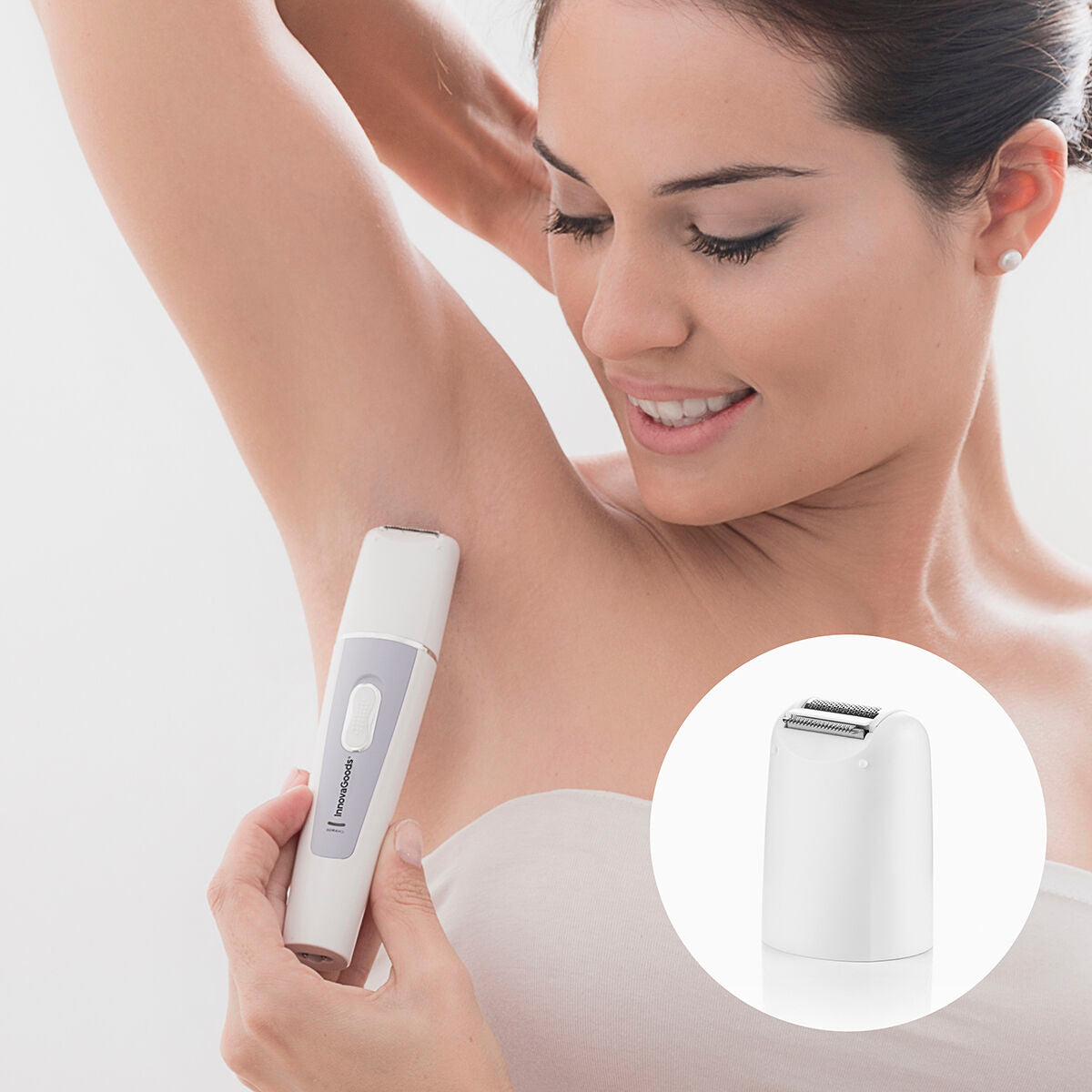 Mujer usando la depiladora íntima recargable InnovaGoods, mostrando su diseño moderno y cabezal intercambiable.