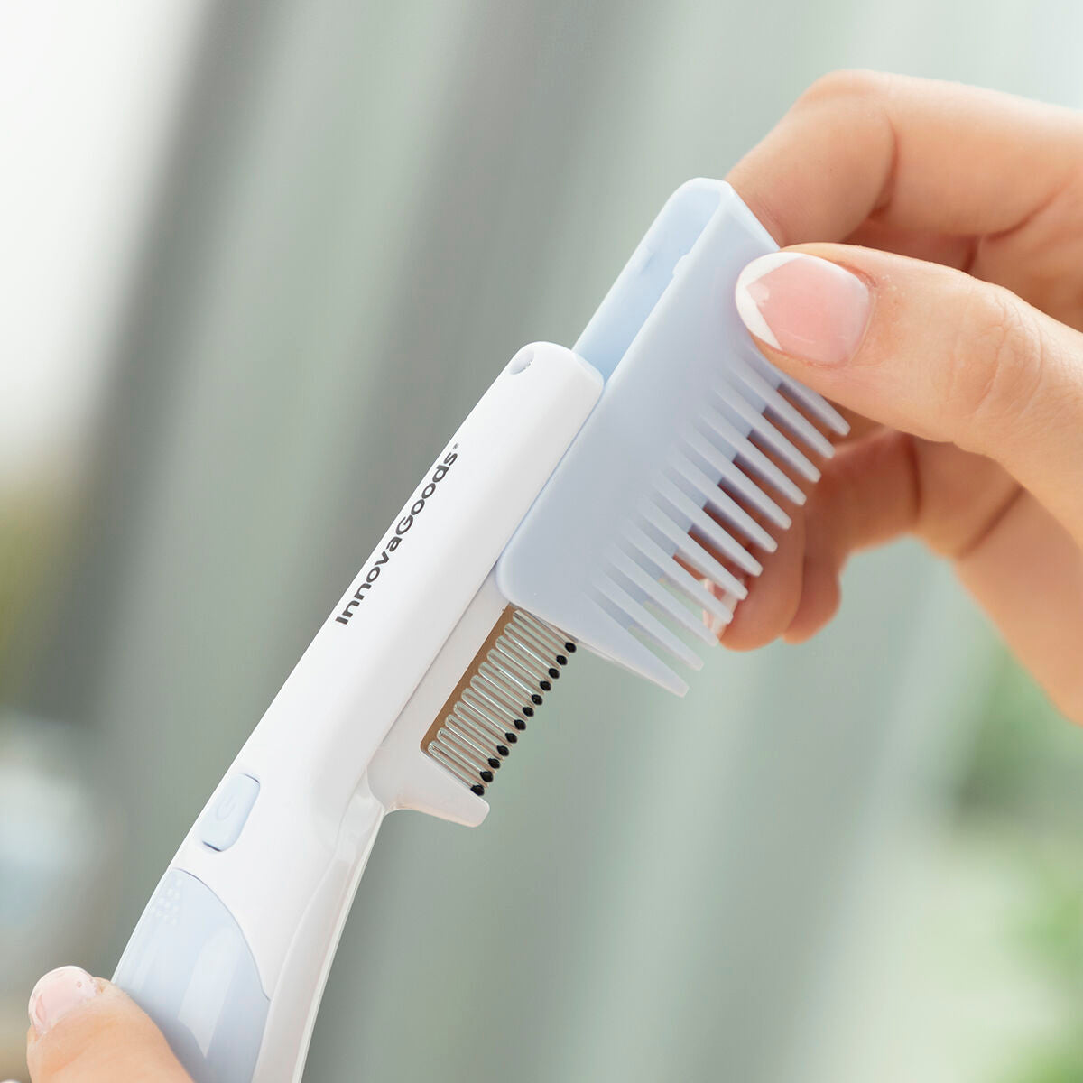 Peine eléctrico antipiojos con mango unlicer InnovaGoods, ideal para cuidado personal. Electric lice comb with ergonomic handle.