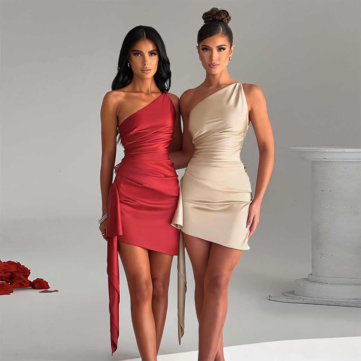 Vestido entallado sin mangas con diseño cruzado