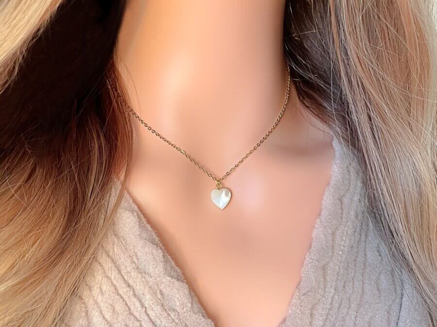 Collar de Concha Marina Natural con Corazón Bañado en Oro 24K